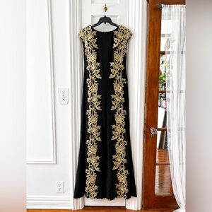 Tadashi Shoji AZZ1793LX Black Gold Appliqué Evening Gown Size 12